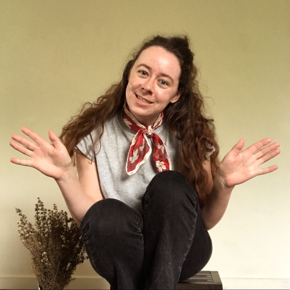 Meet your Posher, Hannah - Picture 2 of 5